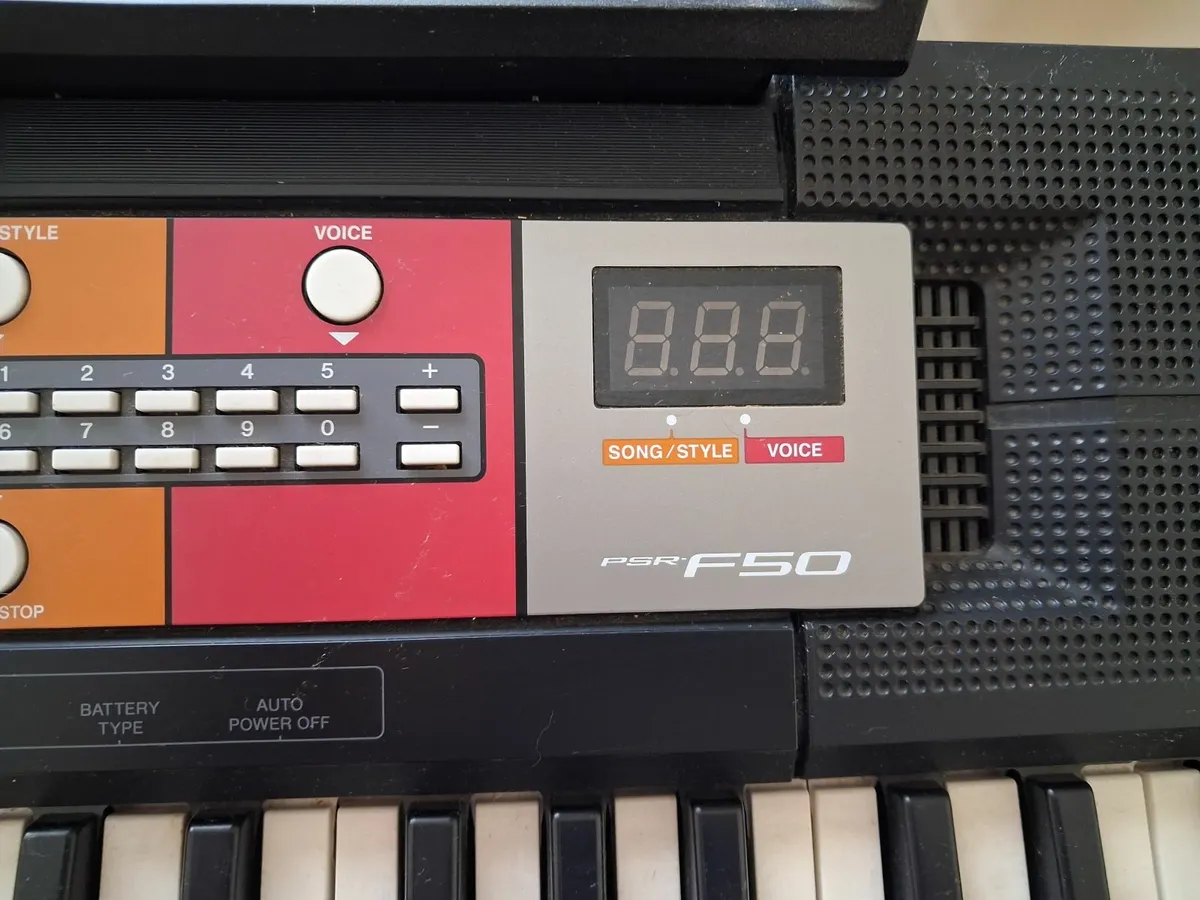 Yamaha PSR F50 Electronic keyboard - Image 3