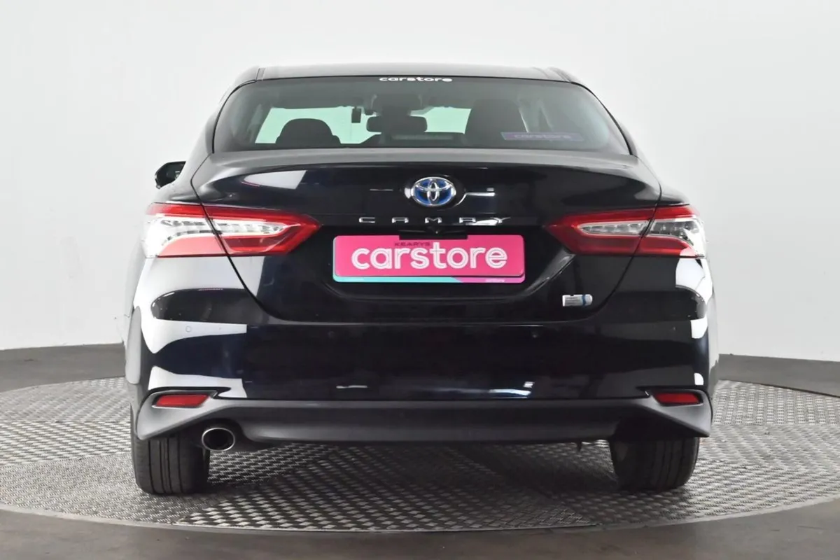 Toyota Camry 2.5 Hybrid  reverse Cam privacy Glas - Image 4