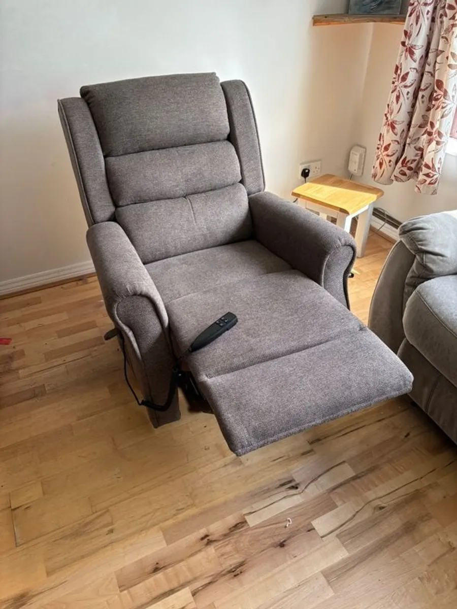 Madison Two Recliner Dual Motor - Image 4