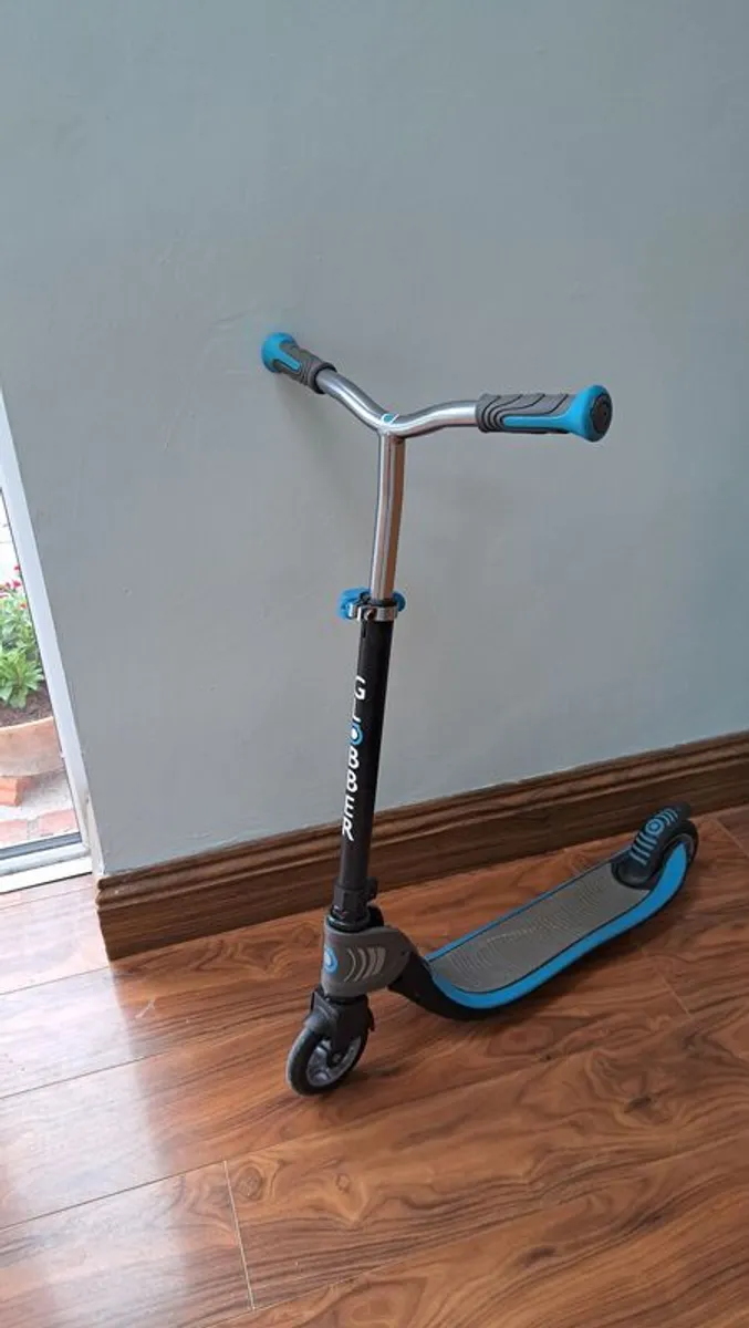 Globber Flow Foldable Scooter - Image 1
