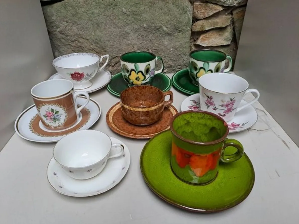 Green autumn teacup and saucer - Image 4