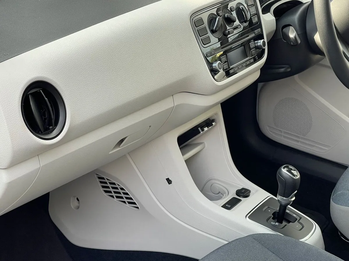 2013 VW UP 1.0L  automatic - Image 4