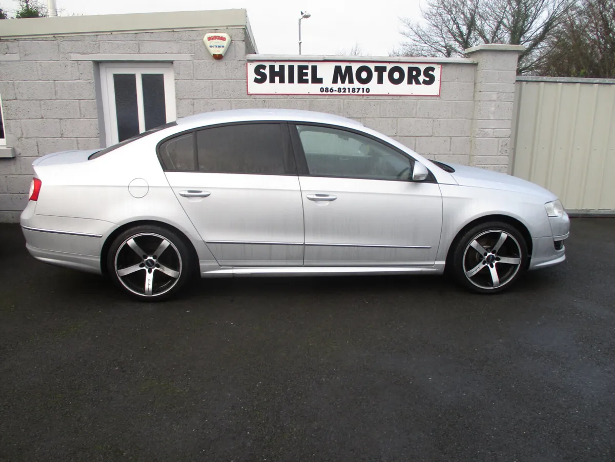 Volkswagen Passat 2010 - Image 1