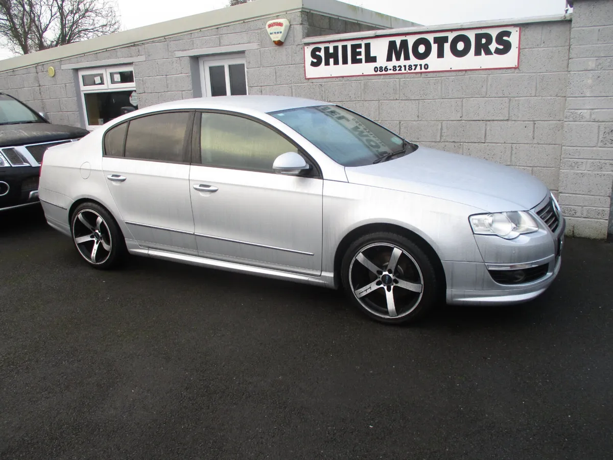 Volkswagen Passat 2010 - Image 2