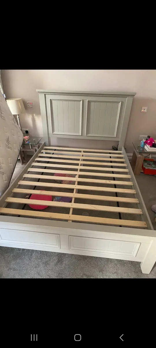 Bed frame - Image 1