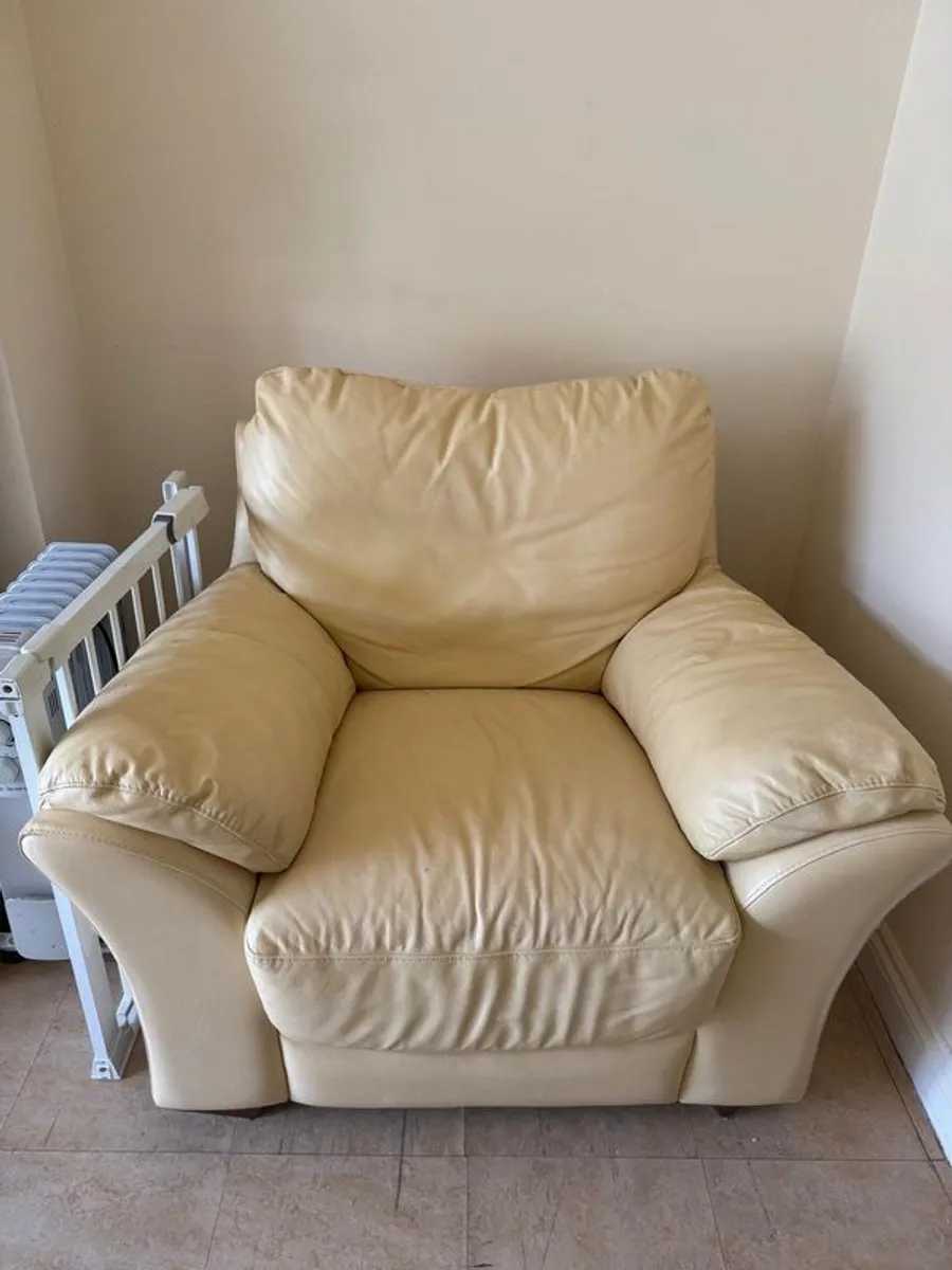 3 Piece suit of furniture - Image 1