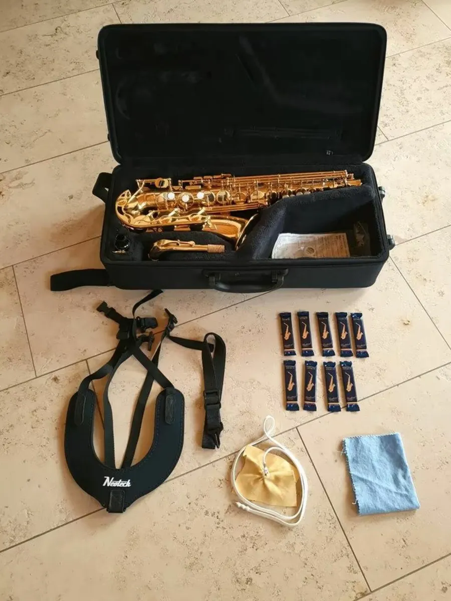 Yamaha Sax YAS-280 with extras - Image 1