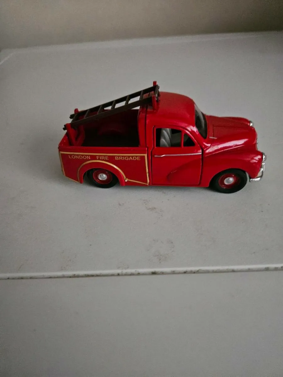 Corgi Saico Morris Minor Van - Image 3