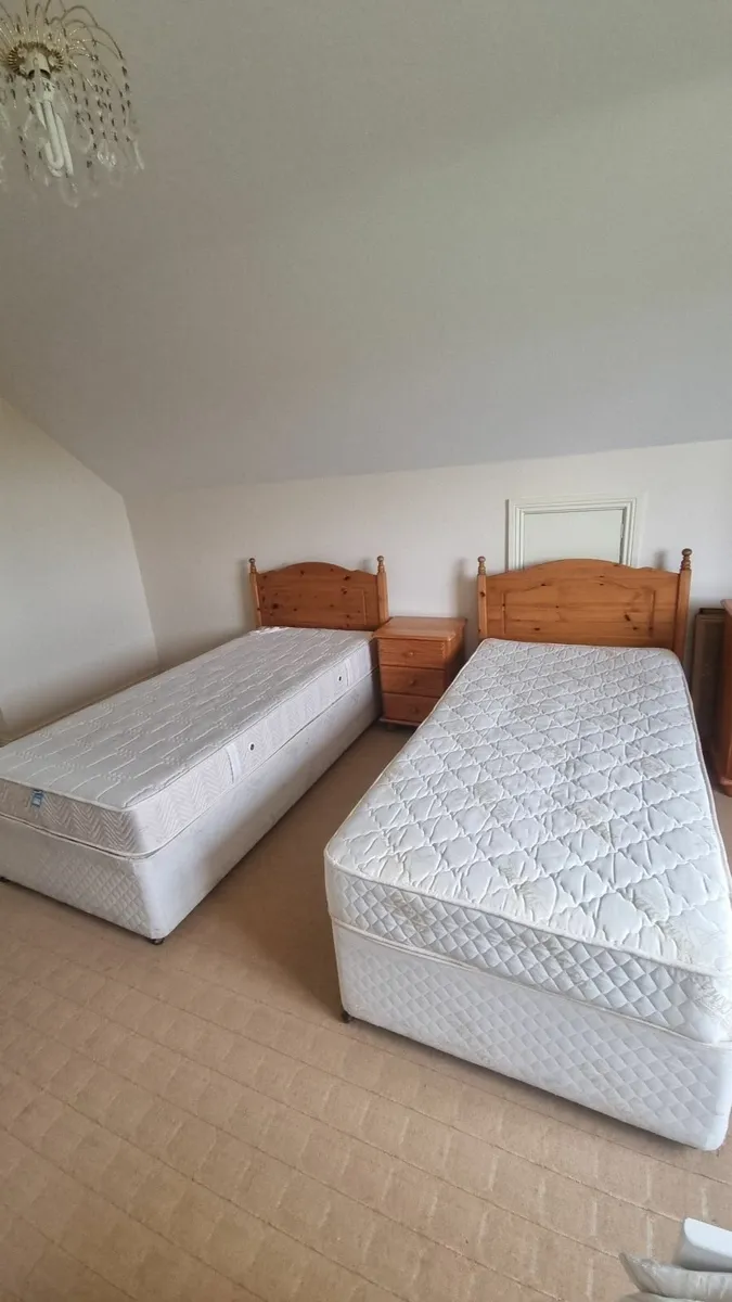 2 Single Divan beds - Image 1