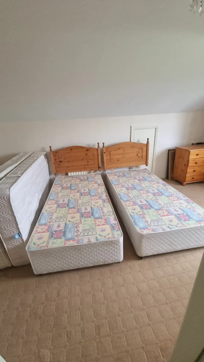 2 Single Divan beds - Image 2