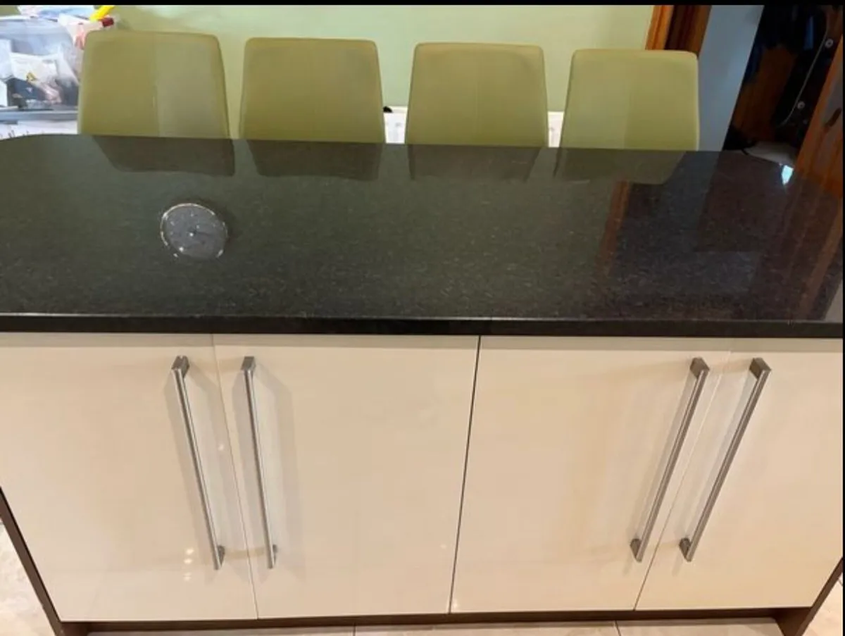 Kitchen island - Image 2