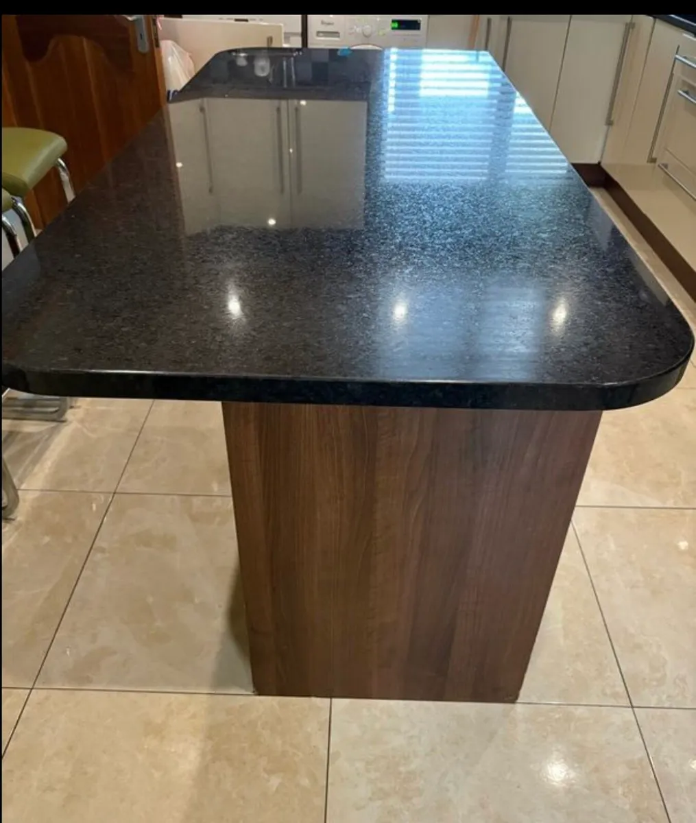 Kitchen island - Image 3