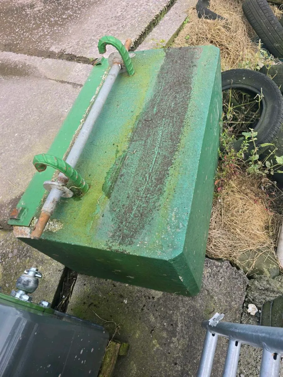 Concrete weight - Image 1