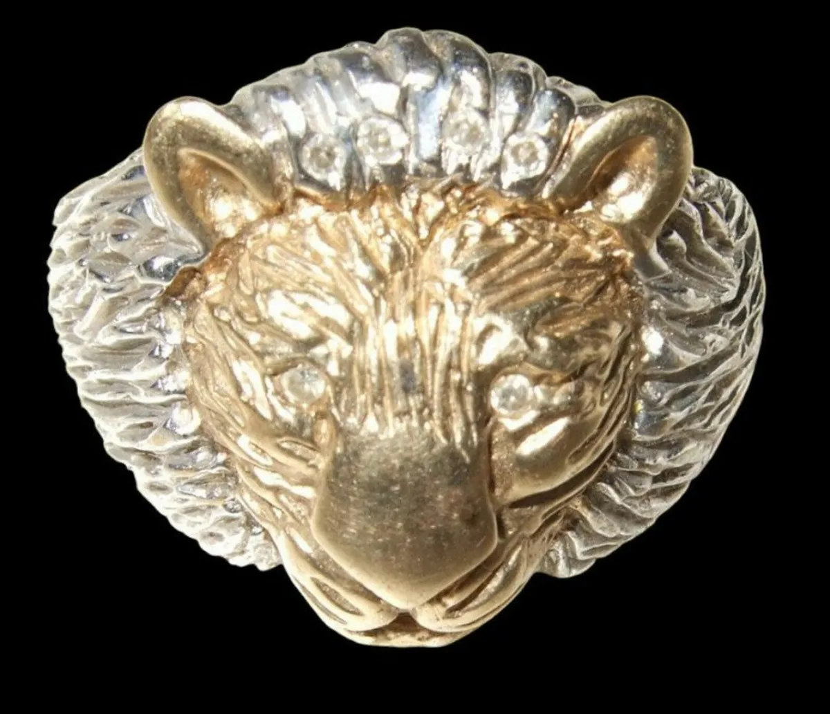 Vintage Hallmarked 9K Gold/Diamond Lion Ring - Image 3