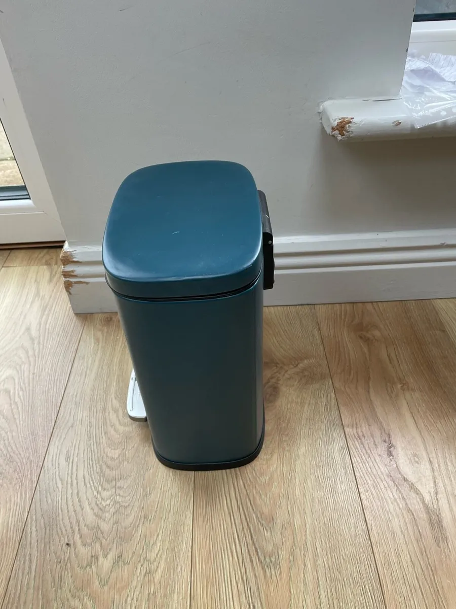 Free small teal coloured bin - Image 2