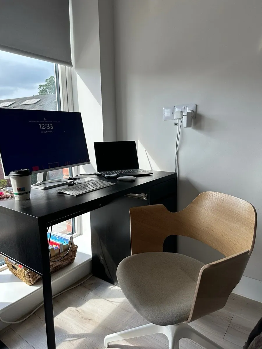 Desk & Office chair set €130 (ONO) - Image 1