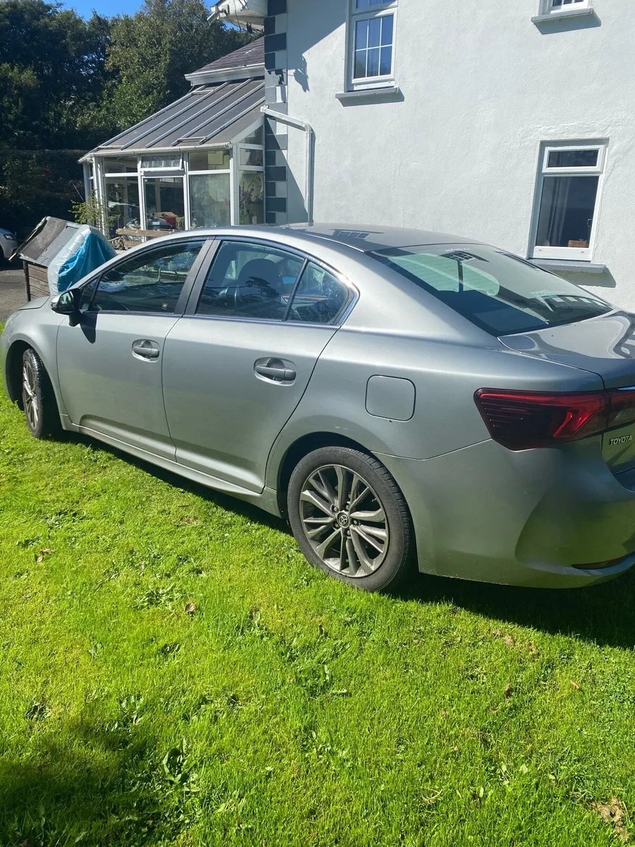 Toyota avensis 1.6 D SOL - Image 4