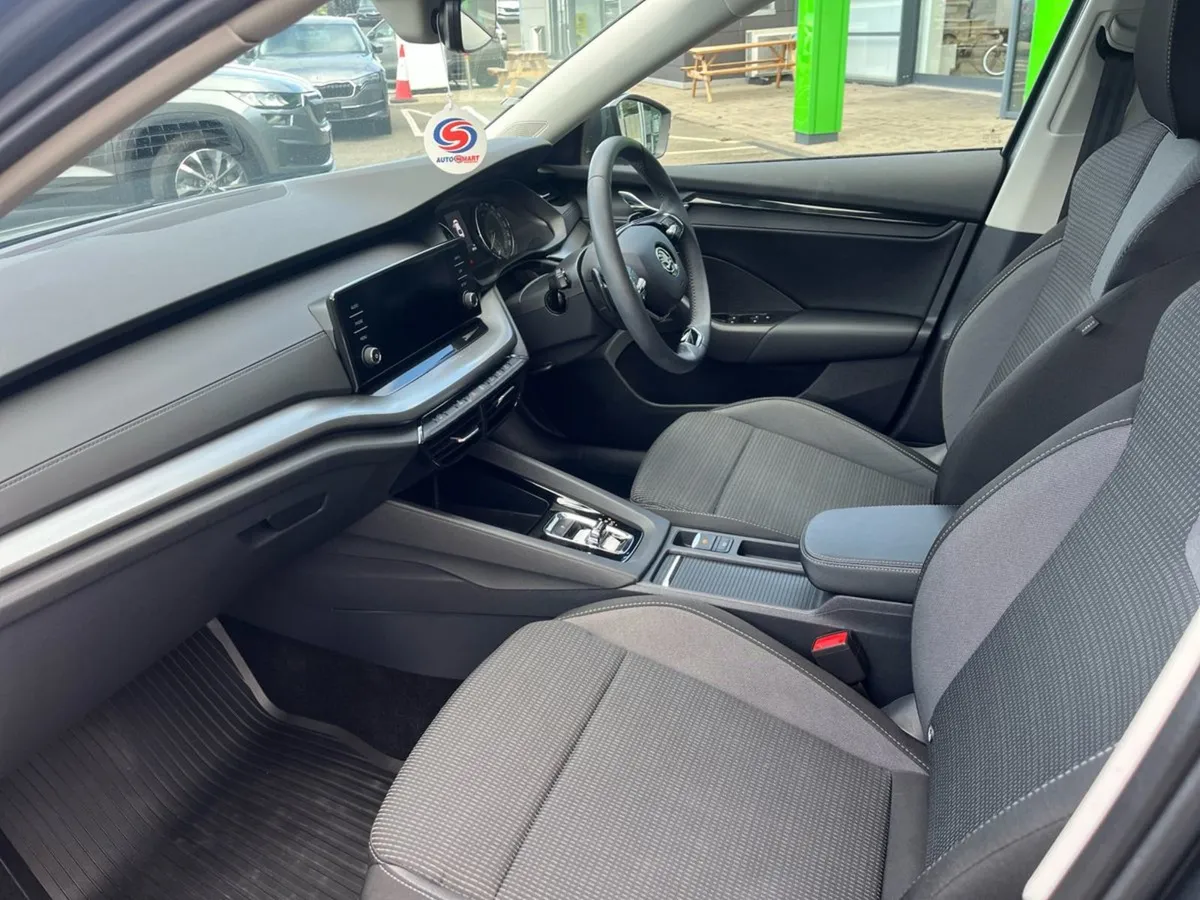 Skoda Octavia Octavia AMB 2.0tdi 115HP DSG - Image 3