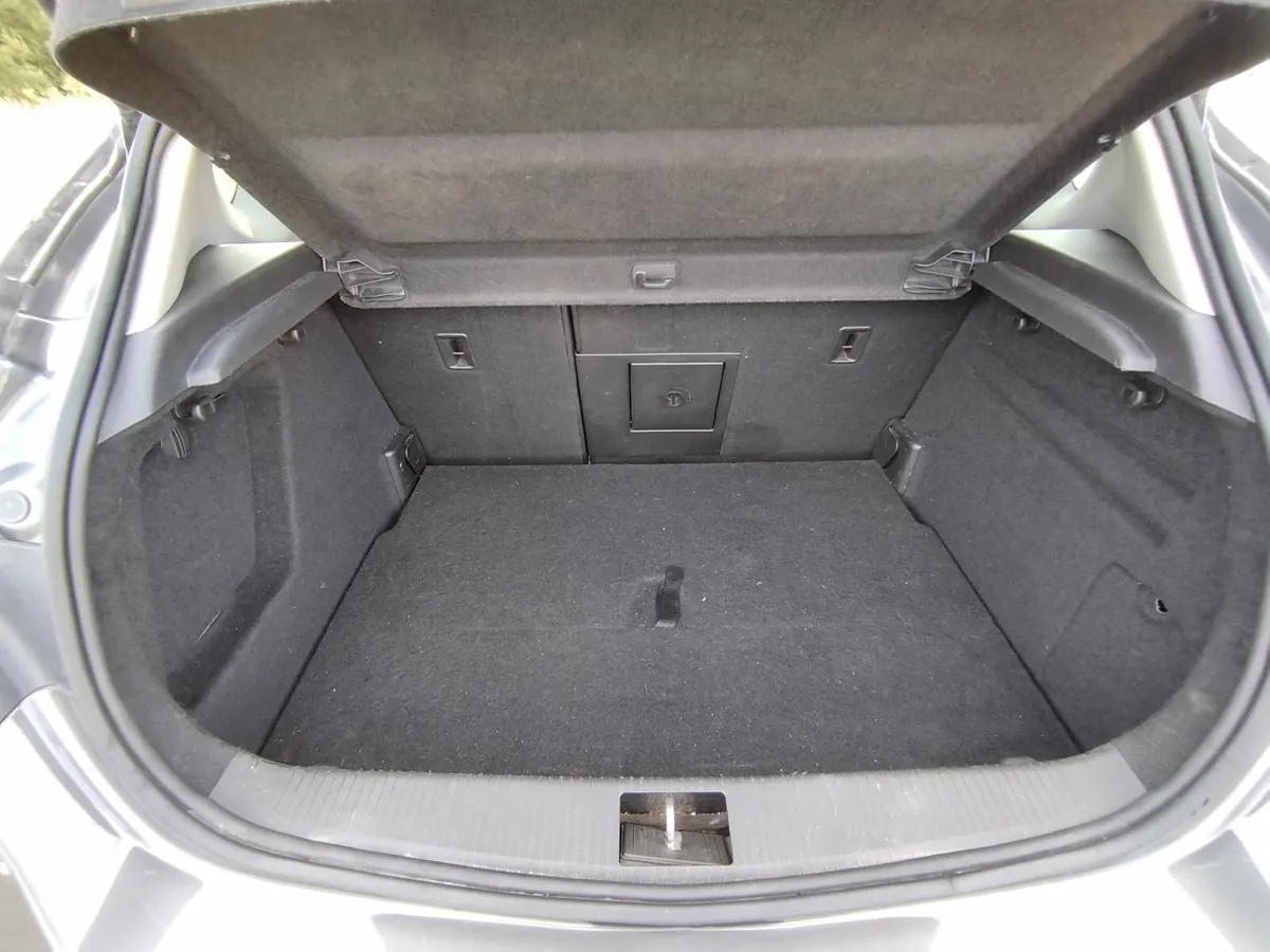 Opel Astra 2.0 - 2010 - Elite - Image 4