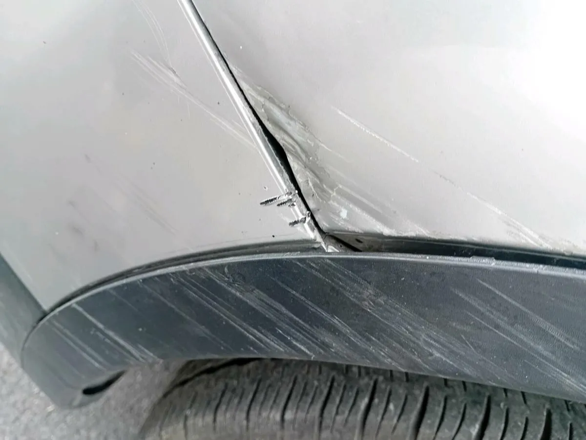 Car - Image 4