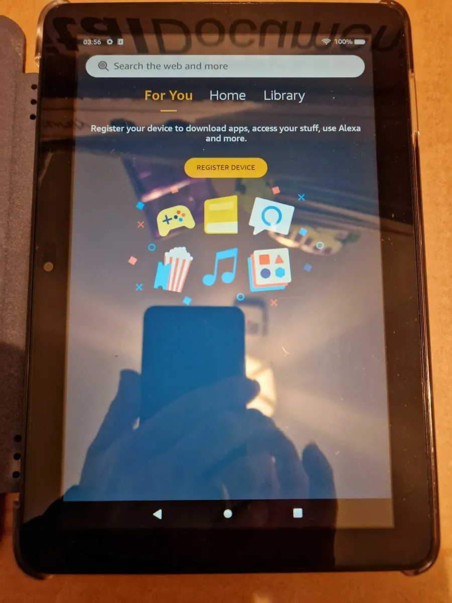Amazon Fire HD 8 (12th Generation) 32GB with case - Image 2