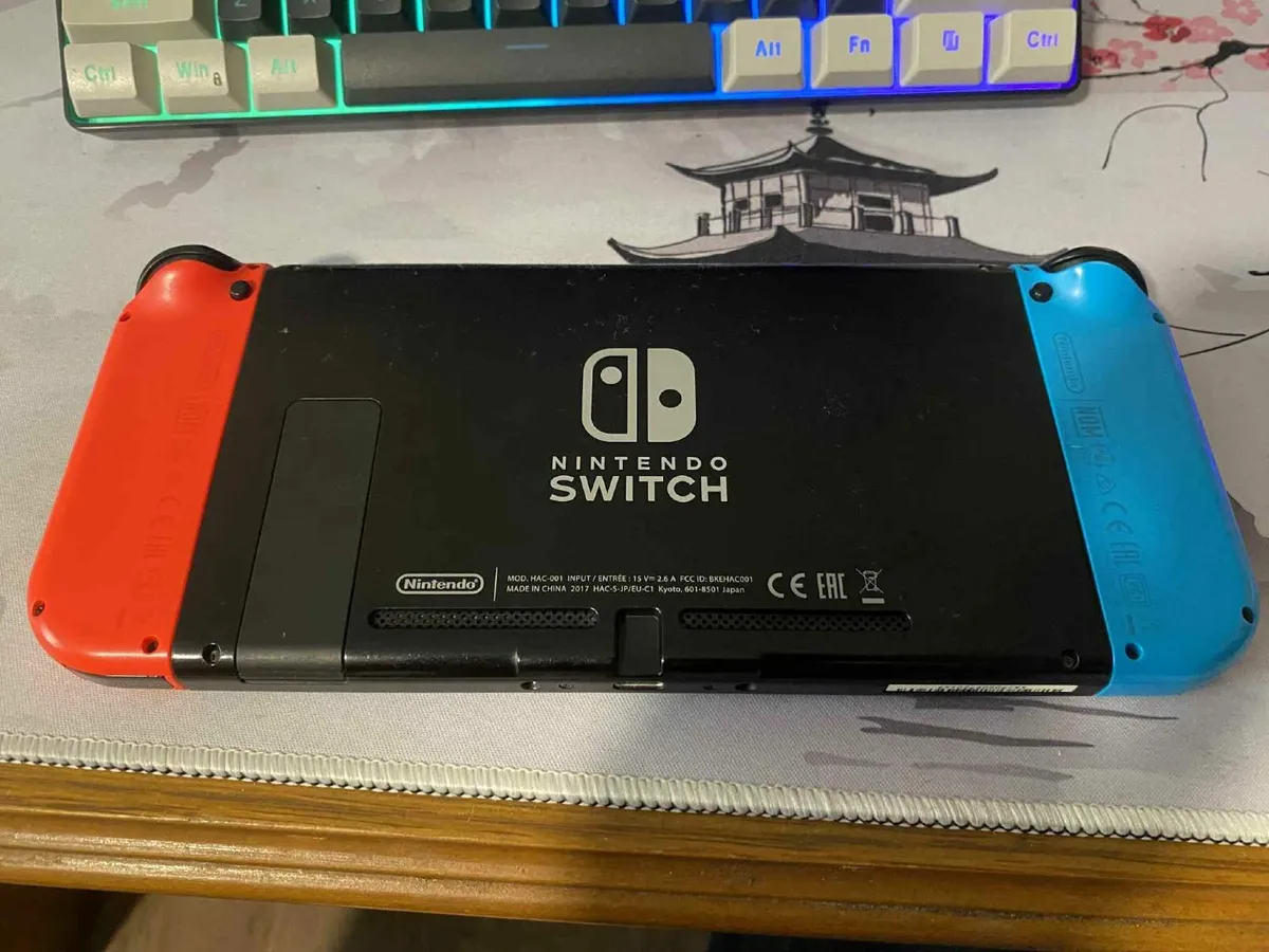Nintendo Switch /w Minecraft - Image 2