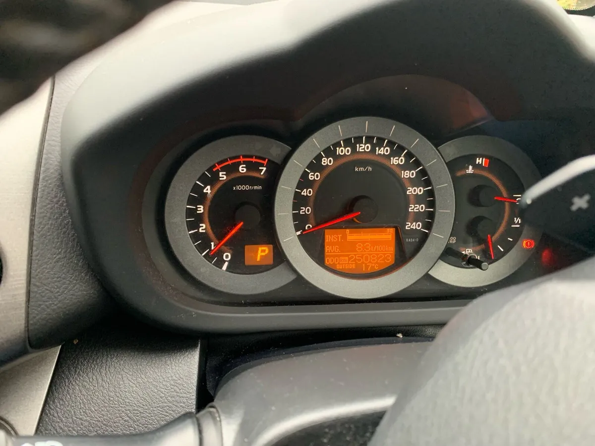 Toyota RAV4 Sol Dcat automatic - Image 2