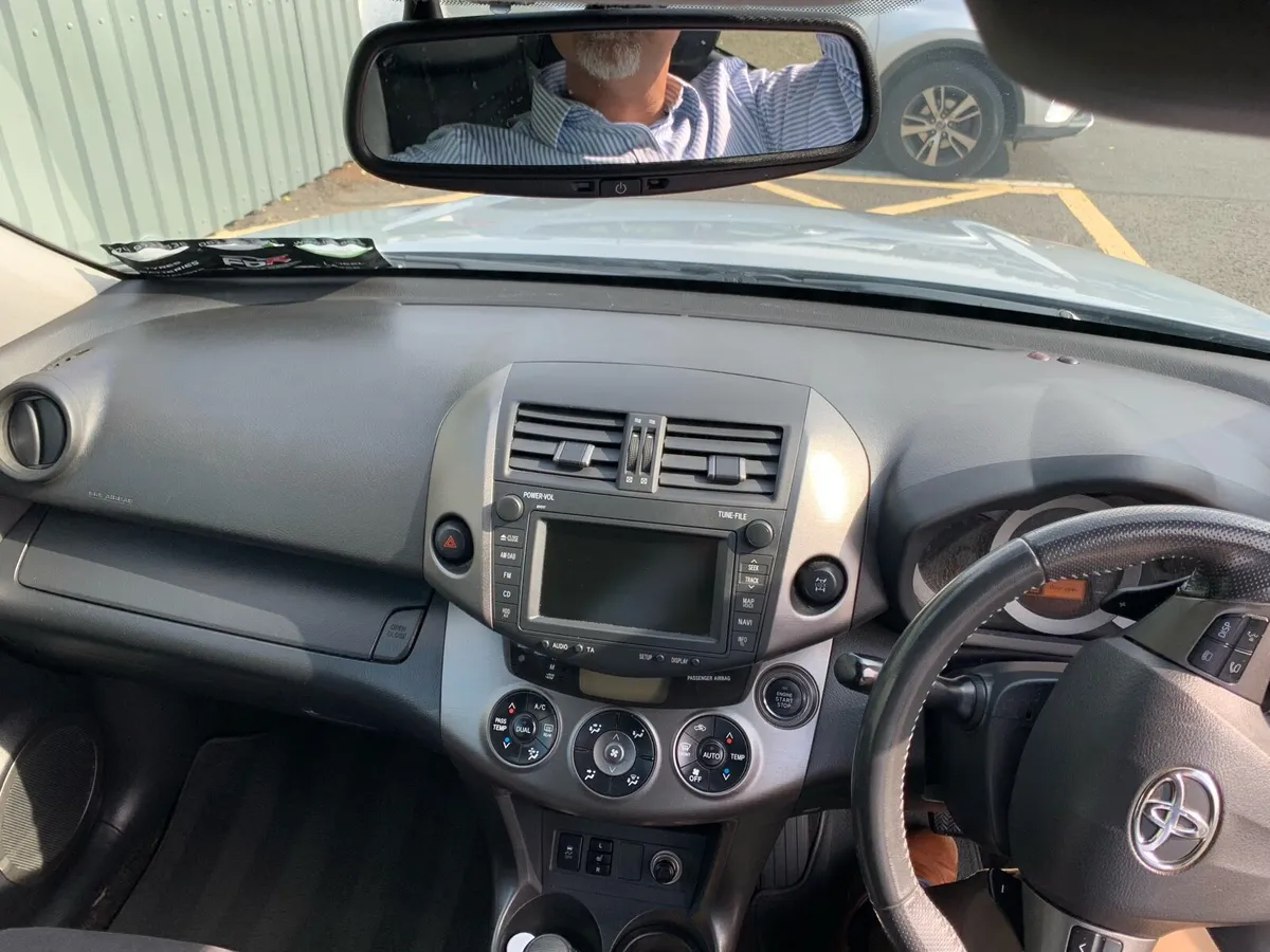 Toyota RAV4 Sol Dcat automatic - Image 3