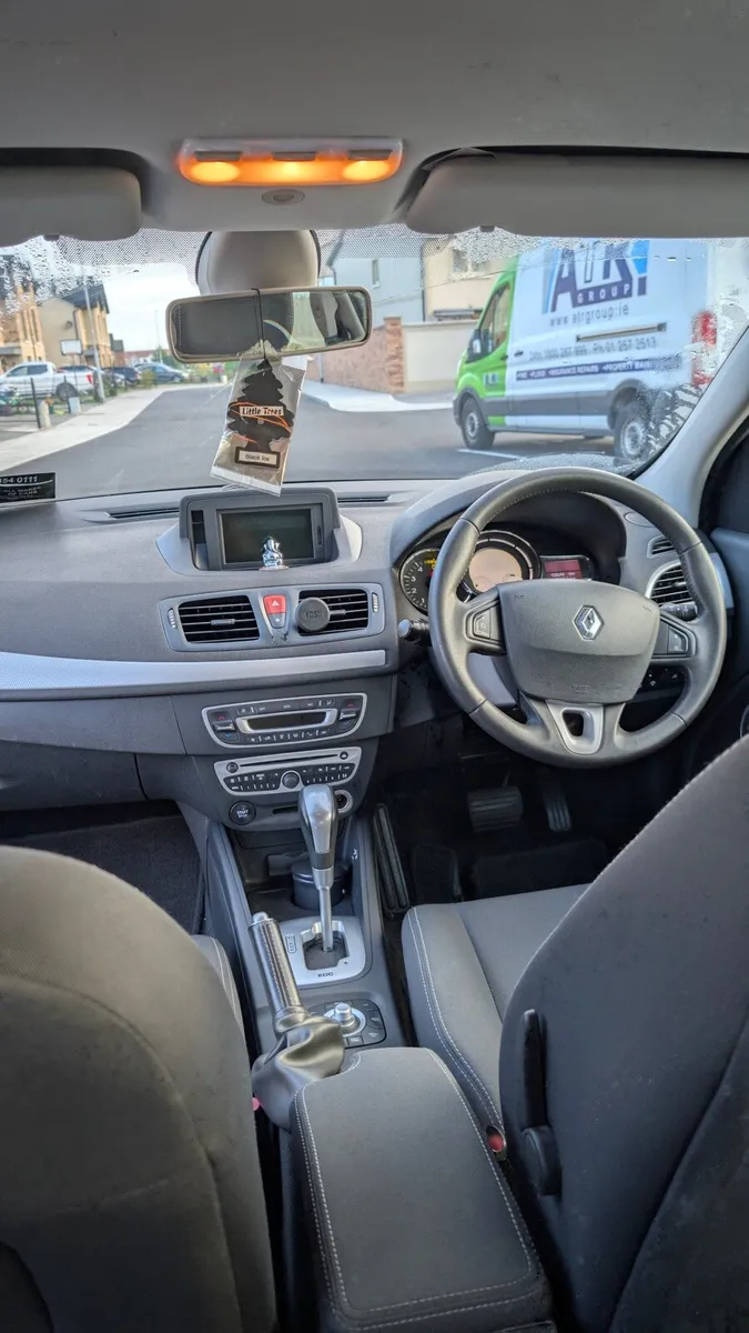 Renault Megane 1.5 DCI TOM 105 EDC 5DR AU 2011 - Image 3