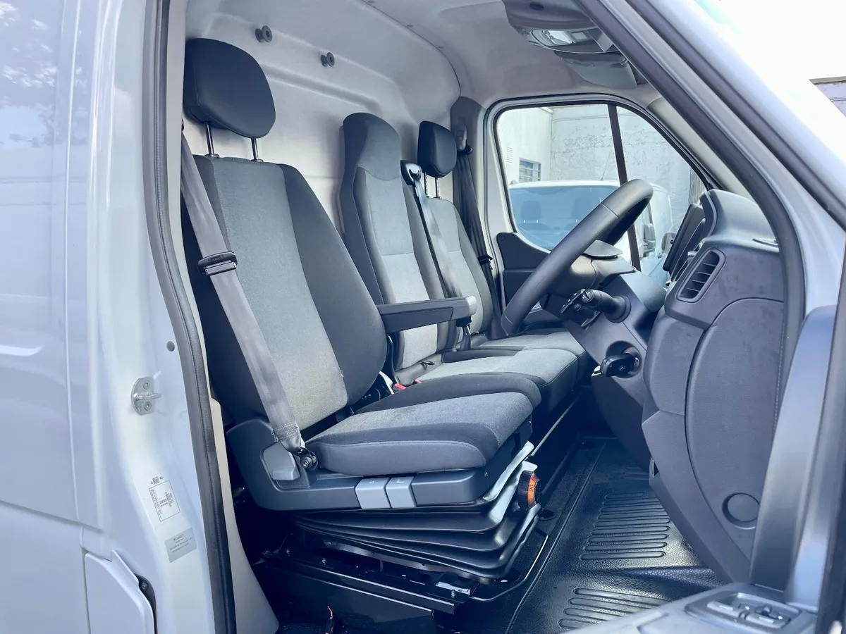 Renault Master LM35 Business+ 2.3 DCI LWB,2023 - Image 4