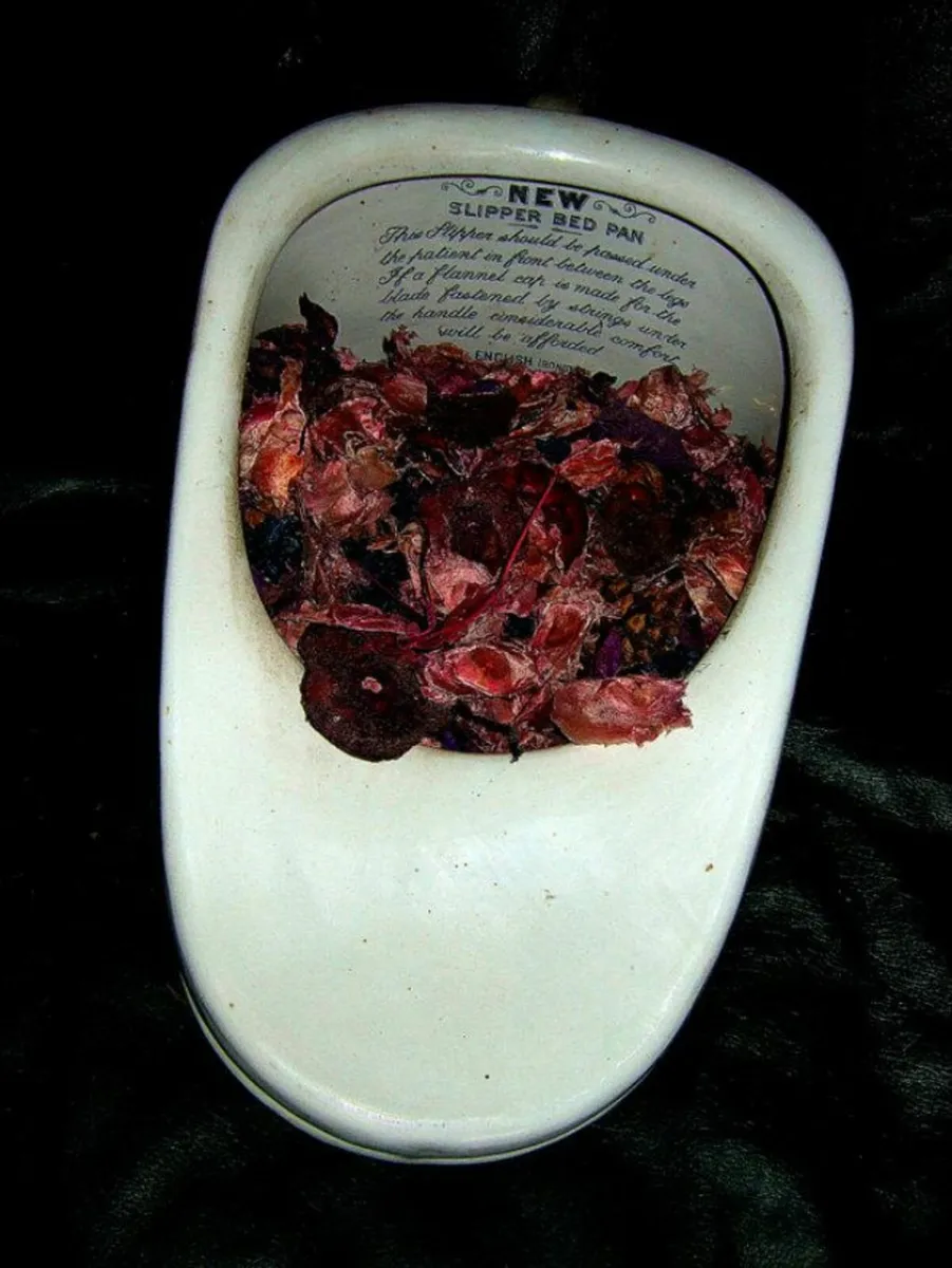 Authentic Vintage Bedpan - Image 4