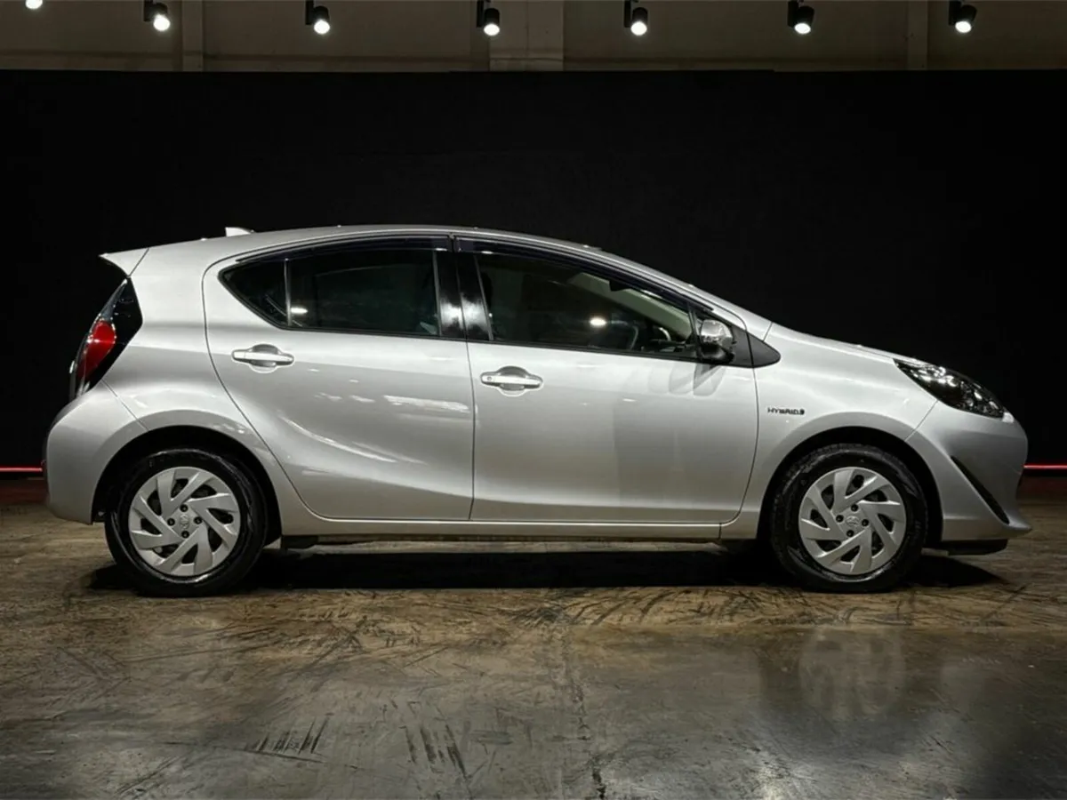 Toyota Aqua 1.5 HYBRID AUTOMATIC - HEATING / AC CO - Image 3