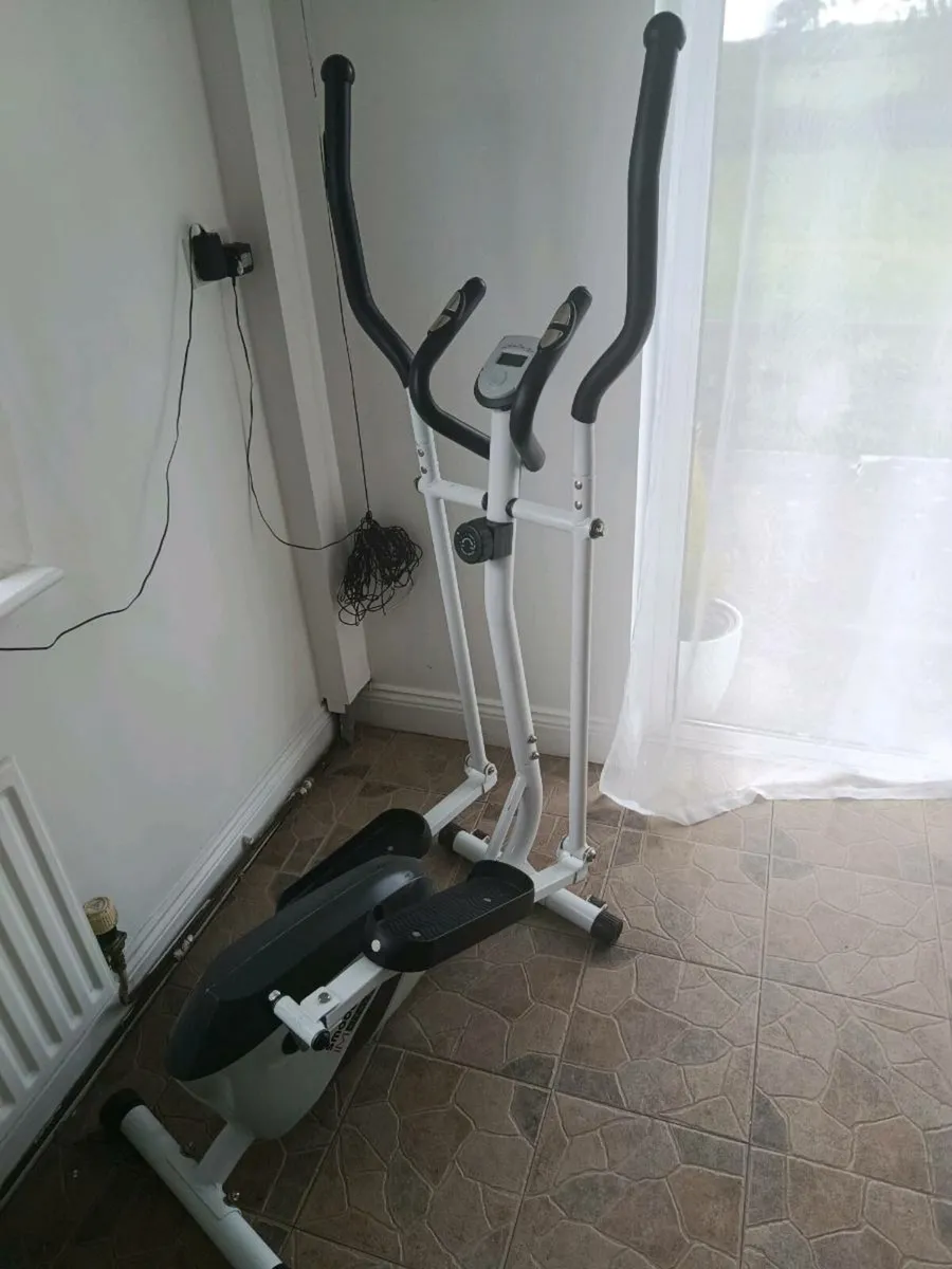 Cross trainer