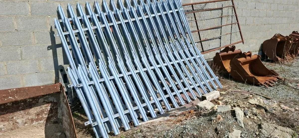Galvanised Security Fencing x2- L107" xH 60" - Image 2