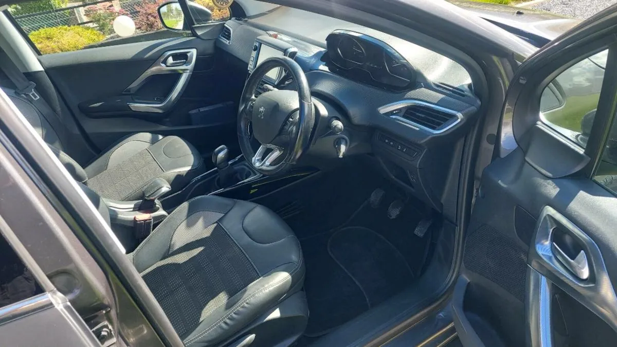 Car - Image 2