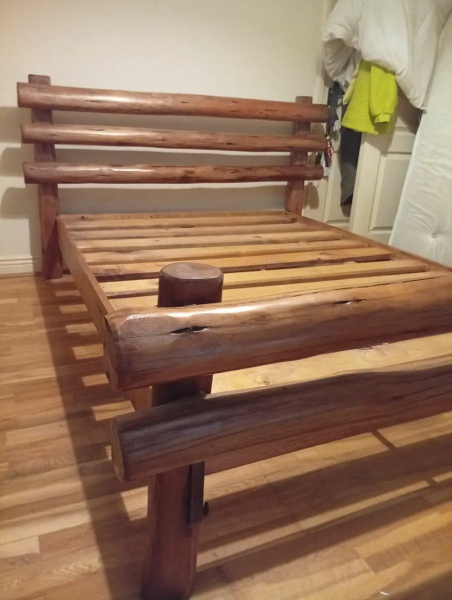Solid log Bed - Image 1