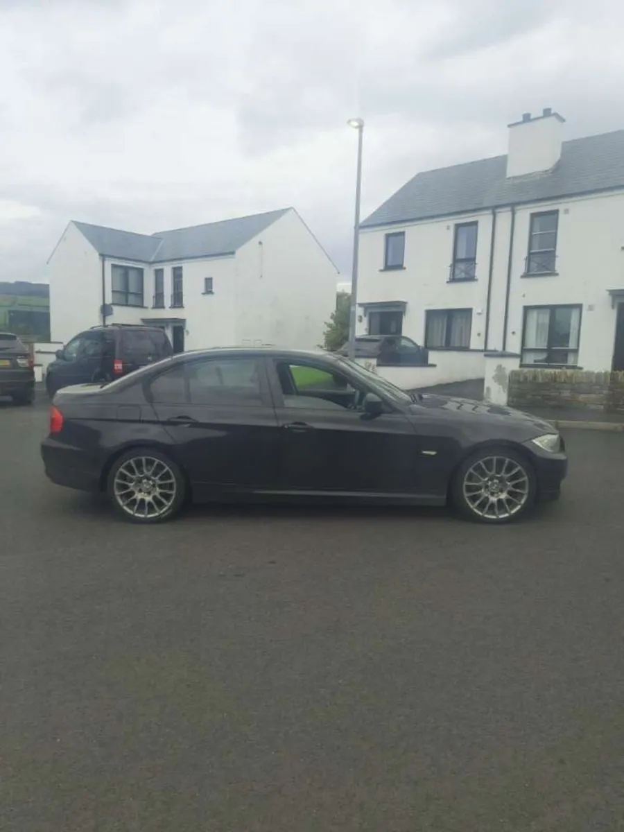 BMW 3-Series 2009 - Image 4