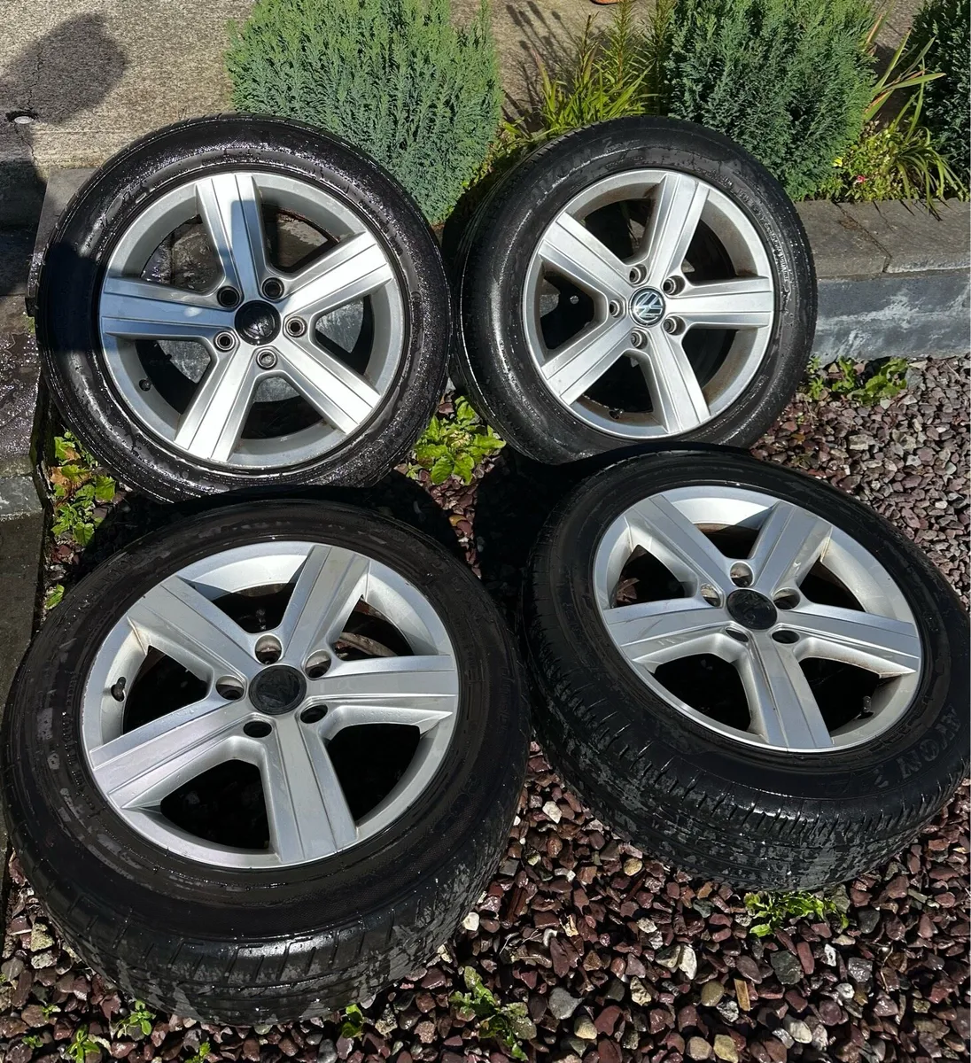 R16 Volkswagen Golf Original Alloys - Image 1