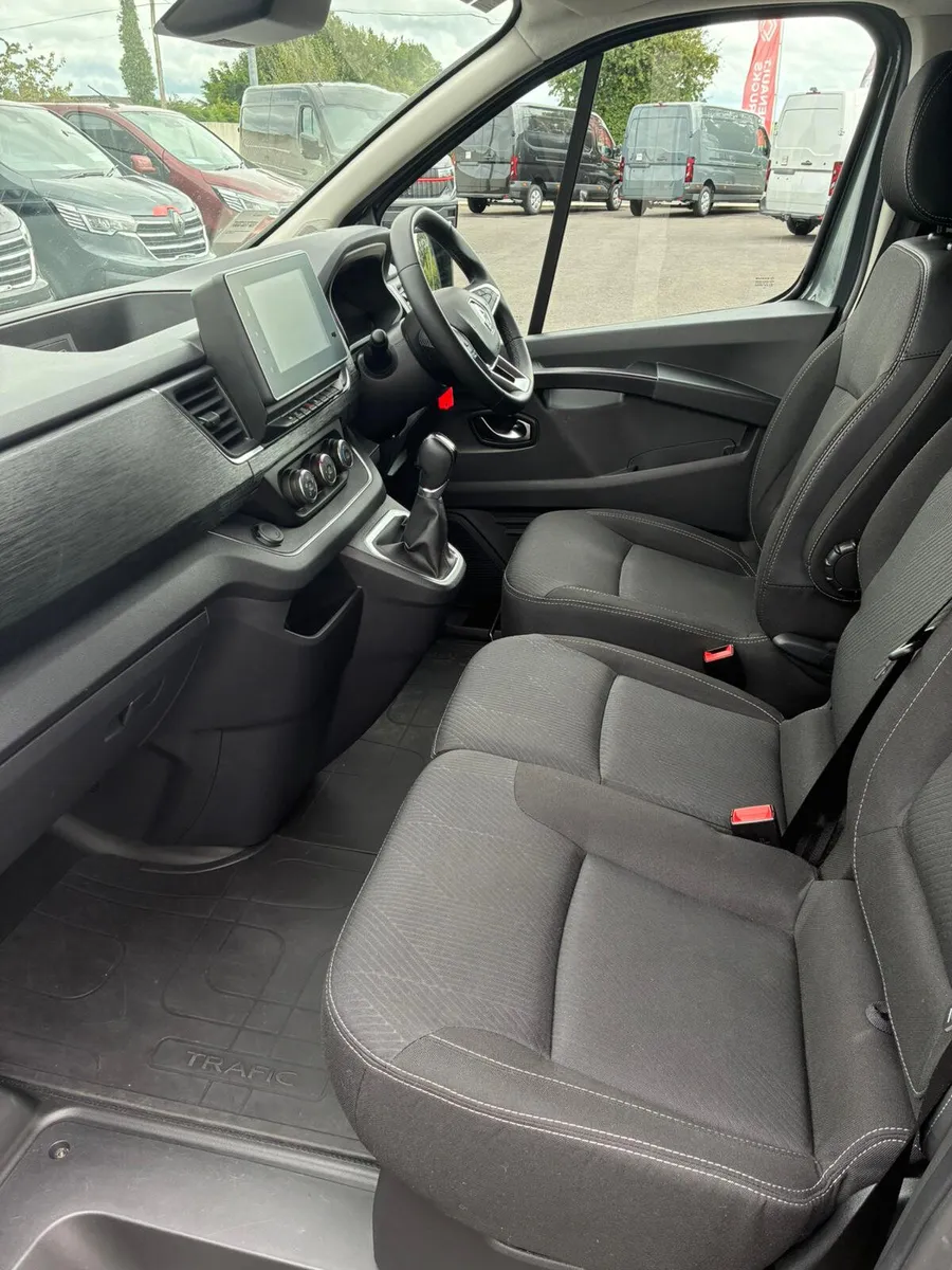 Renault Trafic 2023 - Image 2