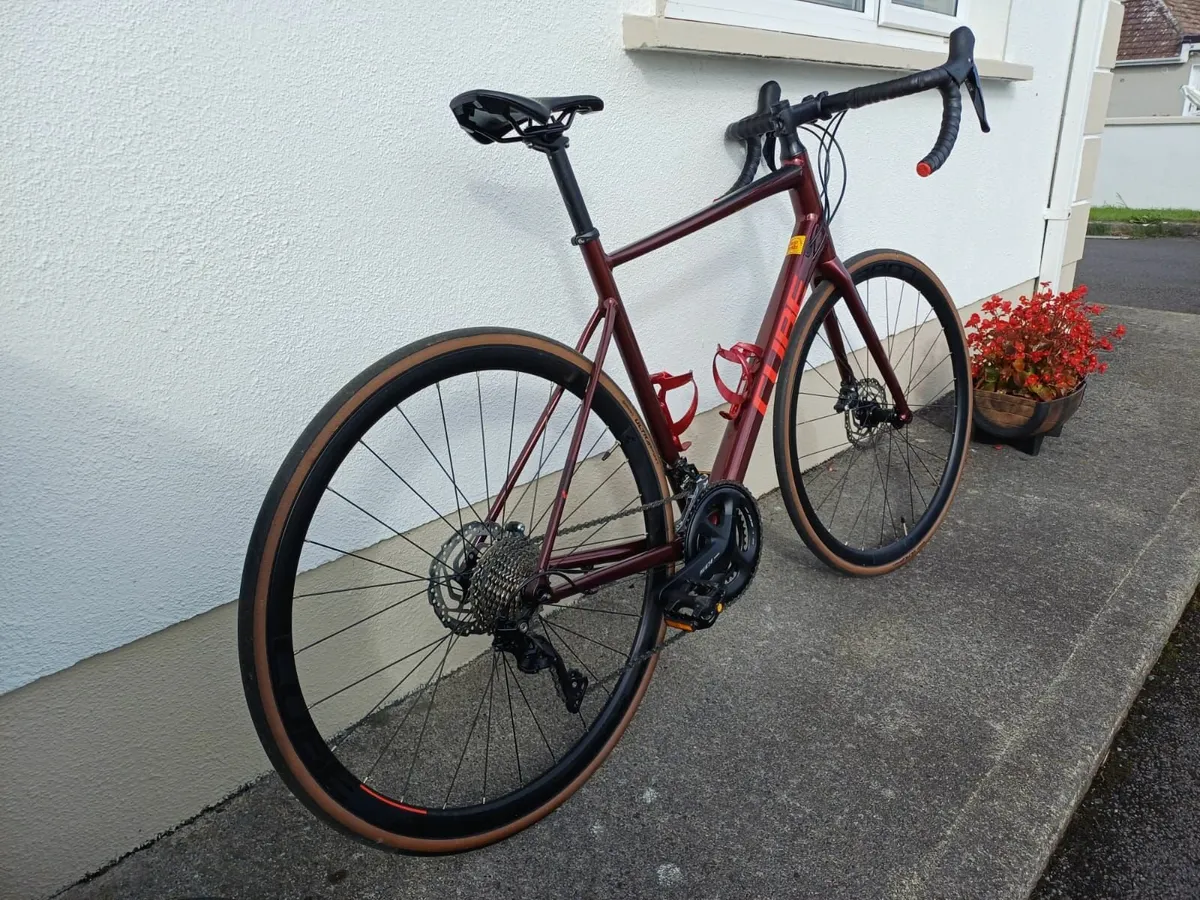 Road bike - Image 1