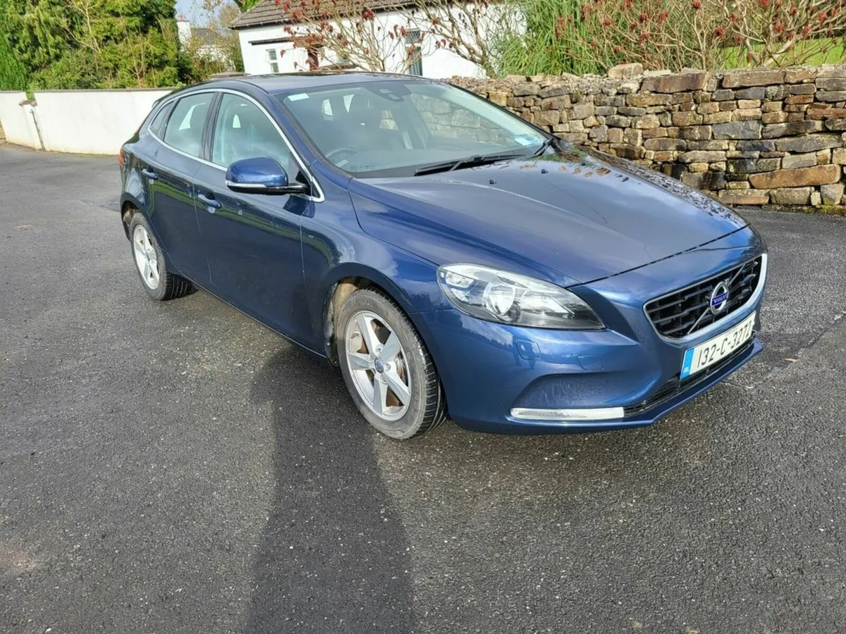 Volvo V40 2013 - Image 1