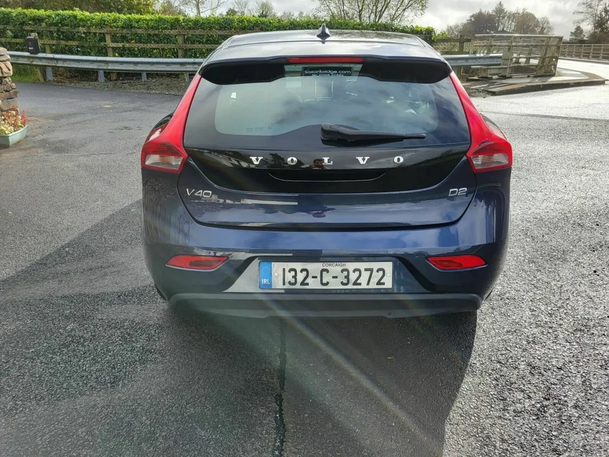 Volvo V40 2013 - Image 2