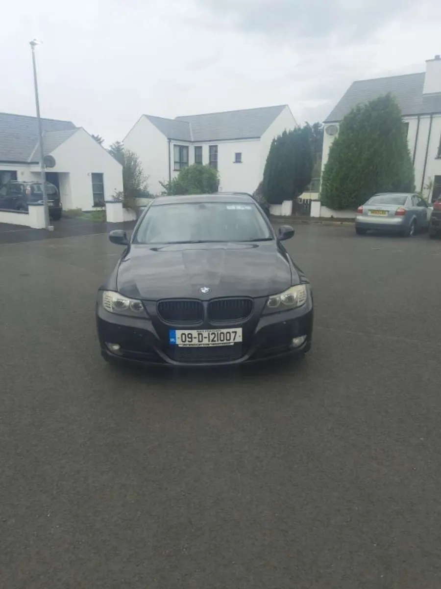 BMW 3-Series 2009 - Image 2