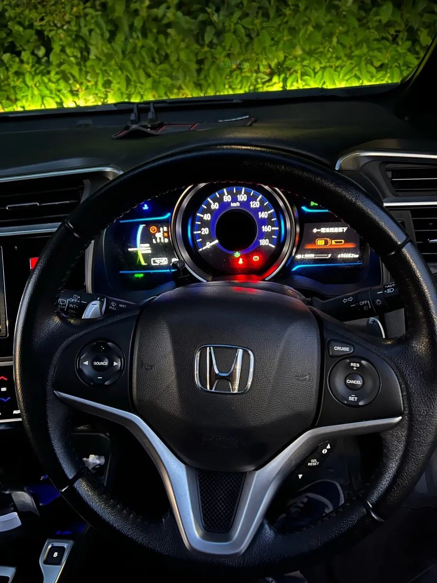 Honda Fit DAA-GP5 Hybrid 2015 S Model High Specs - Image 2