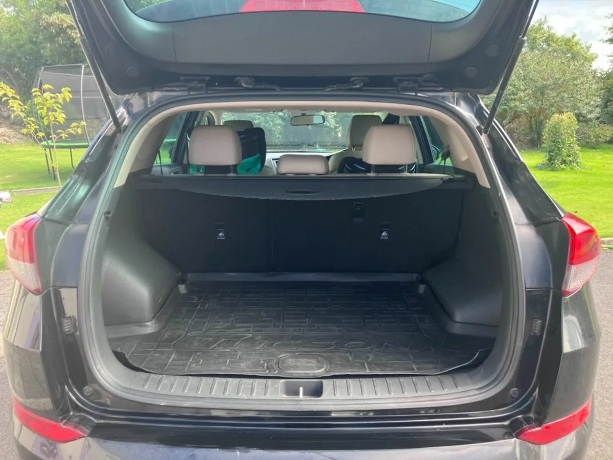 HYUNDAI TUCSON 1.7 EXECUTIVE New NCT - Image 2