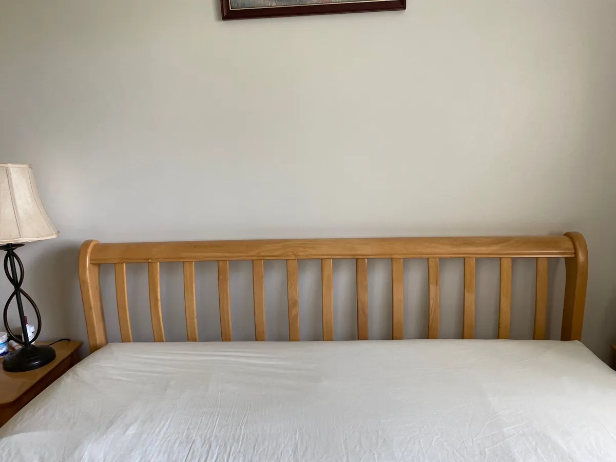 King size bed - Image 1