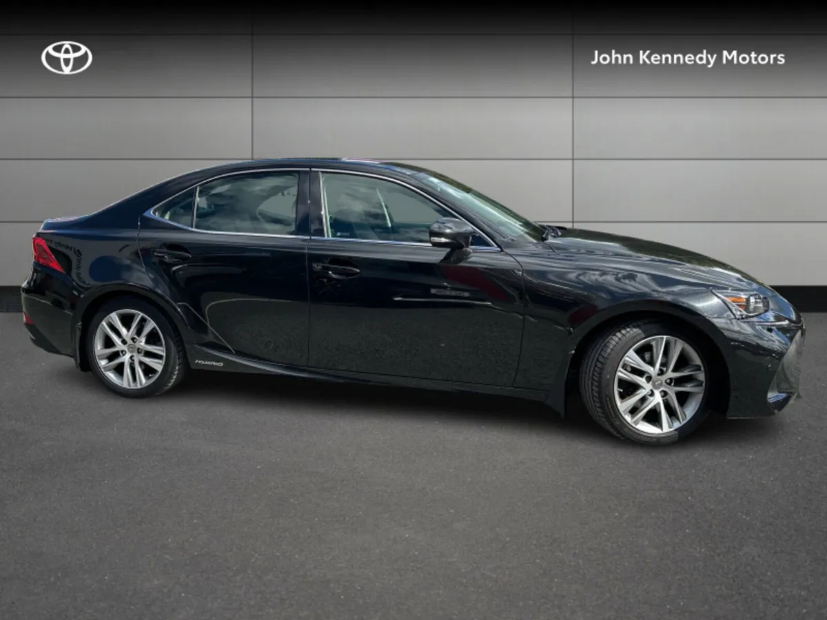 Lexus IS 2.5 ADVANCE HYBRID 4DR AUTO - Image 3
