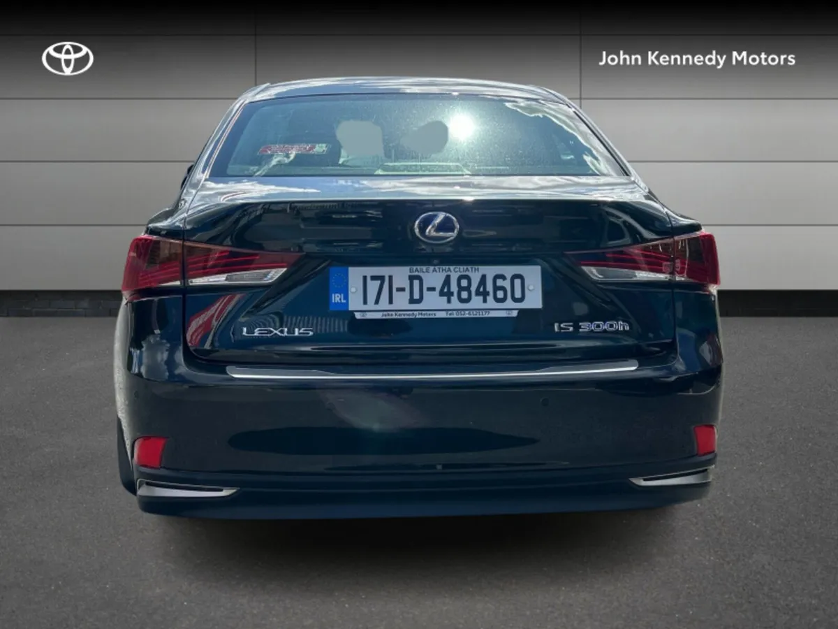 Lexus IS 2.5 ADVANCE HYBRID 4DR AUTO - Image 4