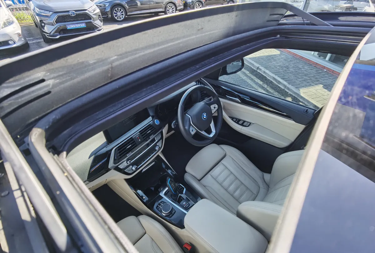 BMW IX3 80KWH PREMIER EDITION **SUNROOF** - Image 3