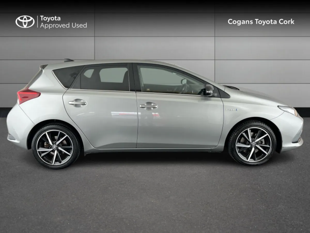Toyota Auris AURIS HYBRID LUNA SPORT - Image 3